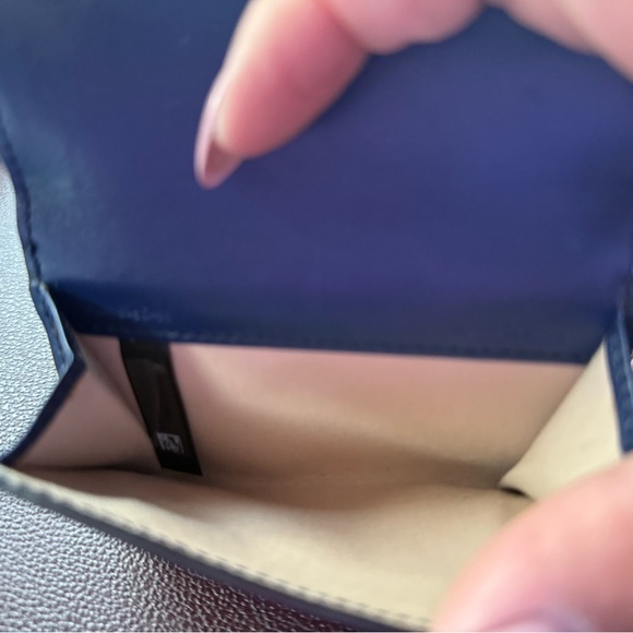 Chloe Mini C Trifold - Picture 4 of 7